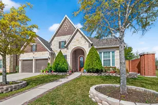 131 Crown Est Wy, Sugar Land, TX 77498 - Photo 3