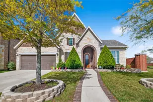 131 Crown Est Wy, Sugar Land, TX 77498 - Photo 1