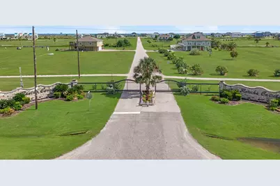 804 Rancho Carribe Drive, Crystal Beach, TX 77650 - Photo 17