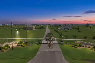 804 Rancho Carribe Dr, Crystal Beach, TX 77650 - Photo 1