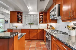 8202 Burkhart, Houston, TX 77055 - Photo 9