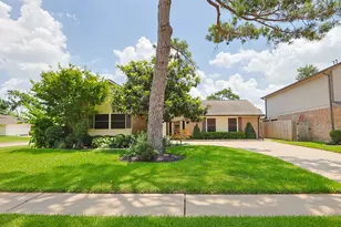 8638 Lake Crystal Dr, Houston, TX 77095 - Photo 3