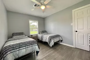 1116 Lake St, Clute, TX 77531 - Photo 25