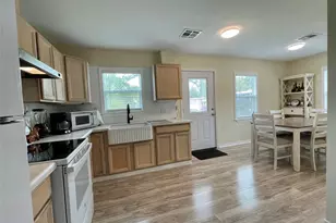 1116 Lake St, Clute, TX 77531 - Photo 13