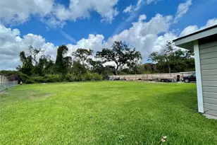 1116 Lake St, Clute, TX 77531 - Photo 33