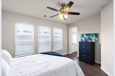 10616 Centre Shadows Drive, Houston, TX 77043 - Photo 7