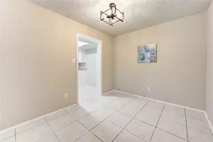 10514 Rancho Bernardo Ln, Sugar Land, TX 77498 - Photo 5