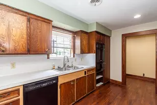 618 W 9th St, Freeport, TX 77541 - Photo 5