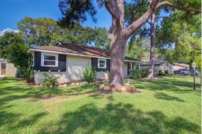 18222 Point Lookout Drive, Nassau Bay, TX 77058 - Photo 3