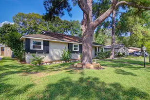 18222 Point Lookout Dr, Nassau Bay, TX 77058 - Photo 3