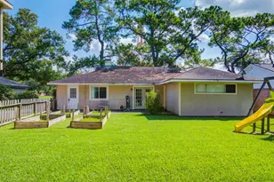 18222 Point Lookout Dr, Nassau Bay, TX 77058 - Photo 33