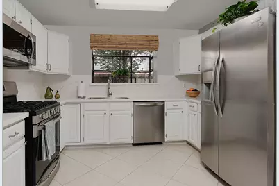 95 N Pathfinders Circle, The Woodlands, TX 77381 - Photo 13