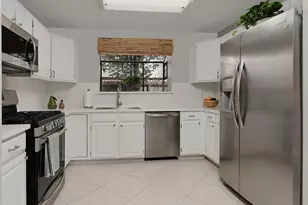 95 N Pathfinders Cir, The Woodlands, TX 77381 - Photo 13