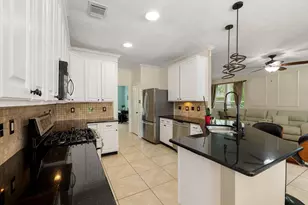 4602 10 Sleep Ln, Friendswood, TX 77546 - Photo 9