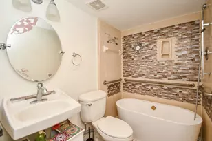 7459 Brompton St, Houston, TX 77025 - Photo 9