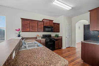 805 Seadrift Court, La Marque, TX 77568 - Photo 9