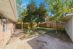 7230 Bayou Forest Dr, Houston, TX 77088 - Photo 31