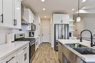 407 Green Meadows Dr, West Columbia, TX 77486 - Photo 1