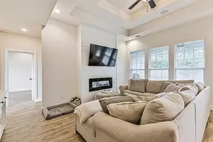 407 Green Meadows Dr, West Columbia, TX 77486 - Photo 7