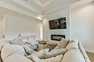 407 Green Meadows Dr, West Columbia, TX 77486 - Photo 9