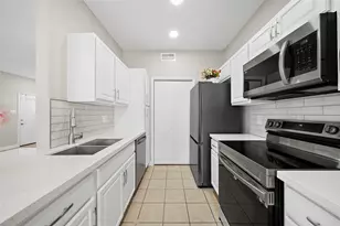 8257 Sands Point Dr, Houston, TX 77036 - Photo 11