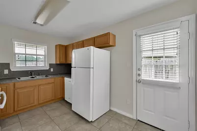 163 S Bend Court #B, Willis, TX 77378 - Photo 5