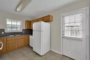 163 S Bend Ct, Willis, TX 77378 - Photo 5