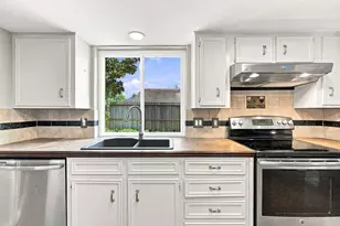 15706 Cavendish Dr, Houston, TX 77059 - Photo 21