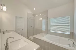 3016 Tres Olivos Dr, Houston, TX 77047 - Photo 17