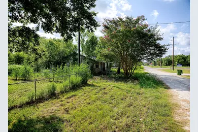 9848 Edward Avenue, Shiro, TX 77876 - Photo 17