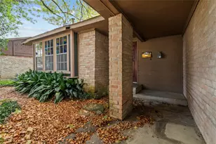 10702 Sagewillow Ln, Houston, TX 77089 - Photo 3
