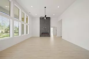 328 Louvenia Ct, Pinehurst, TX 77362 - Photo 3