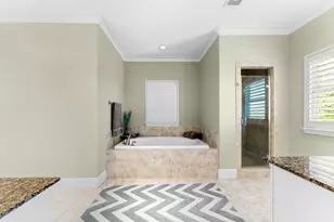 18 Laurelwood Dr, Houston, TX 77058 - Photo 21