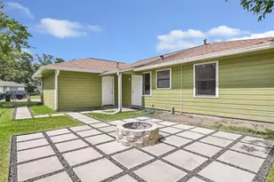 708 N Circle Dr, Baytown, TX 77520 - Photo 9