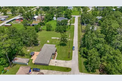 109 Fox Hollow Street, Baytown, TX 77521 - Photo 5