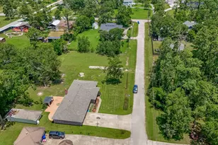 109 Fox Hollow St, Baytown, TX 77521 - Photo 5