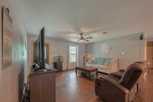 109 Fox Hollow St, Baytown, TX 77521 - Photo 9