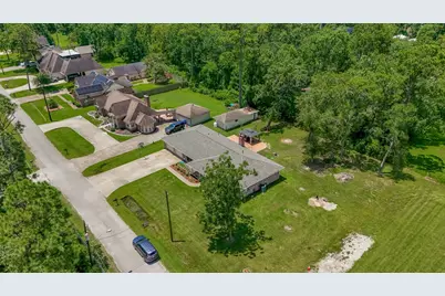 109 Fox Hollow Street, Baytown, TX 77521 - Photo 7