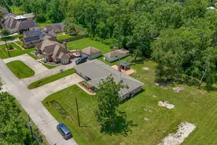 109 Fox Hollow St, Baytown, TX 77521 - Photo 7