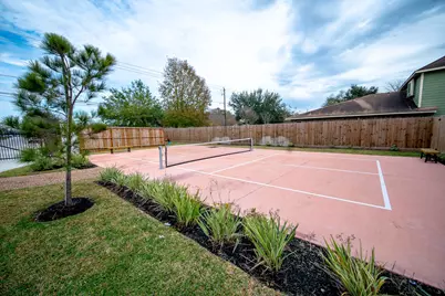 7611 Victory Reserve Street, Houston, TX 77088 - Photo 9