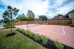 7611 Victory Reserve St, Houston, TX 77088 - Photo 9