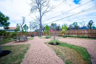 7611 Victory Reserve St, Houston, TX 77088 - Photo 11