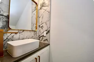 8665 Duane St, Houston, TX 77051 - Photo 15