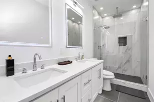 8665 Duane St, Houston, TX 77051 - Photo 7