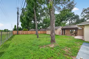 341 W Gaywood Dr, Houston, TX 77079 - Photo 37
