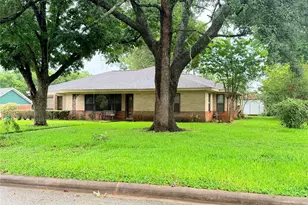 504 Dwinnell St, Baytown, TX 77520 - Photo 1