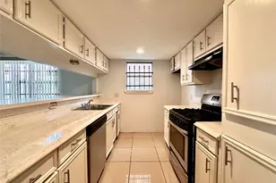 8610 Valley Meadow Dr, Houston, TX 77078 - Photo 5