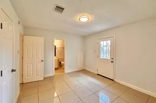 8610 Valley Meadow Dr, Houston, TX 77078 - Photo 13