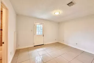 8610 Valley Meadow Dr, Houston, TX 77078 - Photo 11