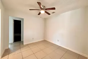 8610 Valley Meadow Dr, Houston, TX 77078 - Photo 9